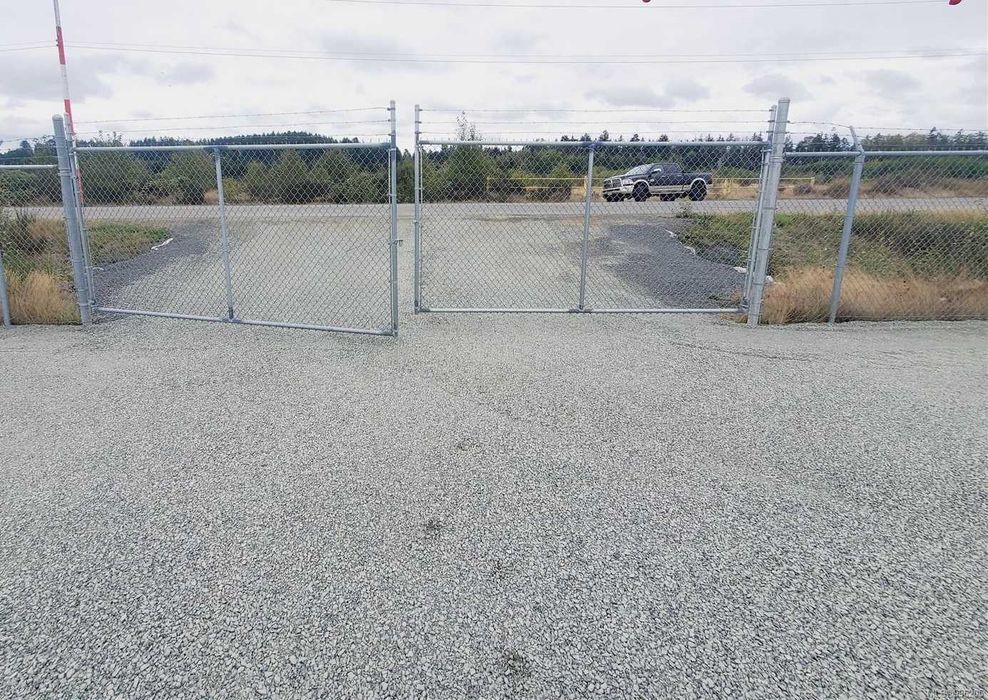 Дава се под наем Гараж / Паркомясто в с. Черно море, Област Бургас - 20 кв.м за 15.3 € - Снимка #3