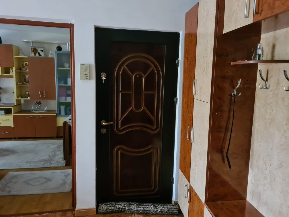 Vand apartament 3 camere