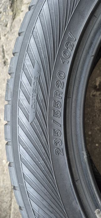 4 anvelope iarna Yokohama 235/55/20.Pretul este pe bucata.