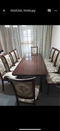 Продается для гостиной стол (2*90)и 10 стульев