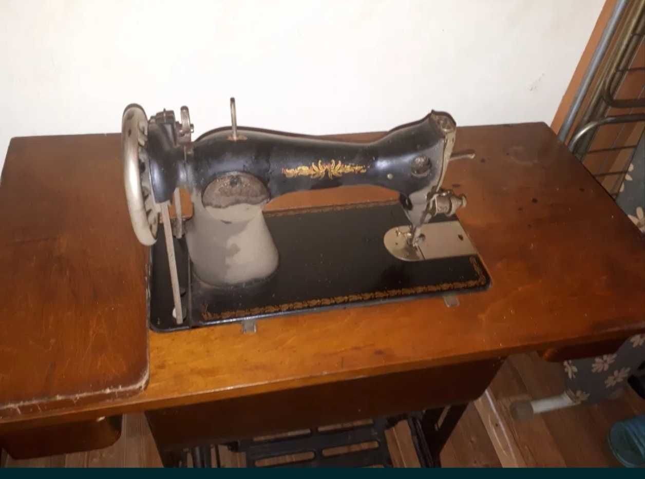 Продам швейную машинку