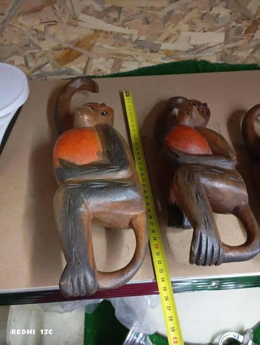 Маймуни дърворезба