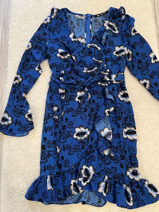 Rochie cu volane, si cordon in talie