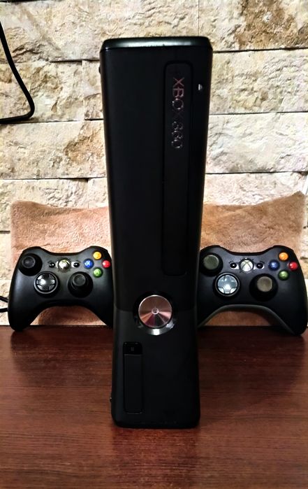 Xbox 360 250GB HDD cu peste 50 jocuri+2 Controllere+Accesoiile