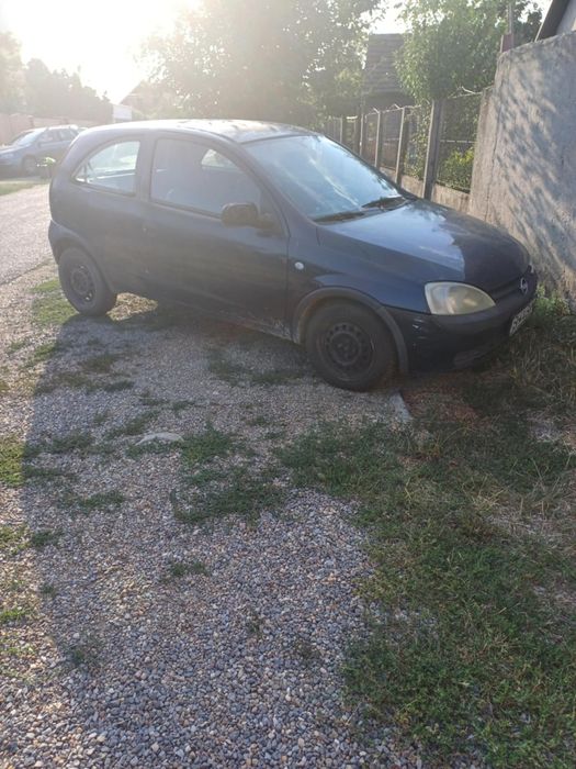 Vând Opel Corsa cu 3 uși, ptr piese de schimb