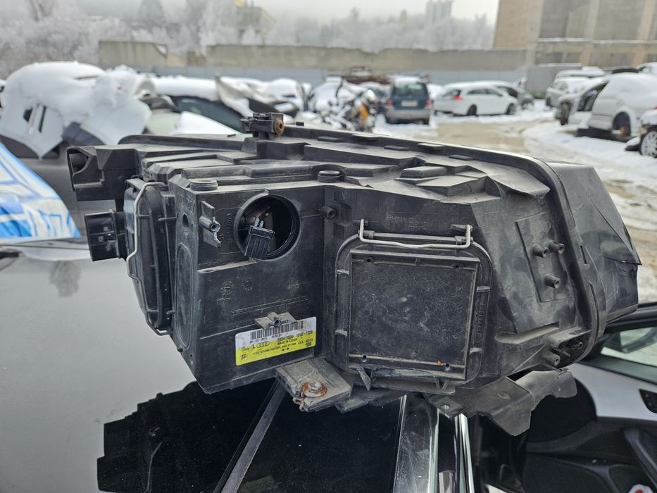 Ляв фар за Audi Q5 2010god