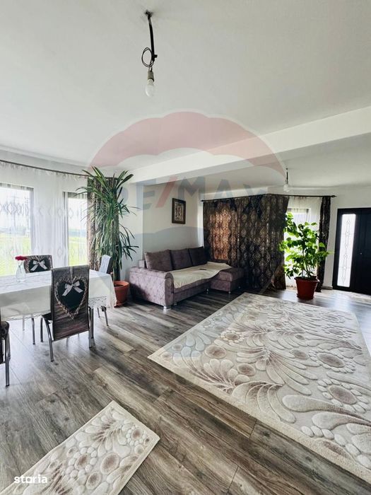 Casă / Vilă cu 5 camere de vânzare în zona Nord-Est