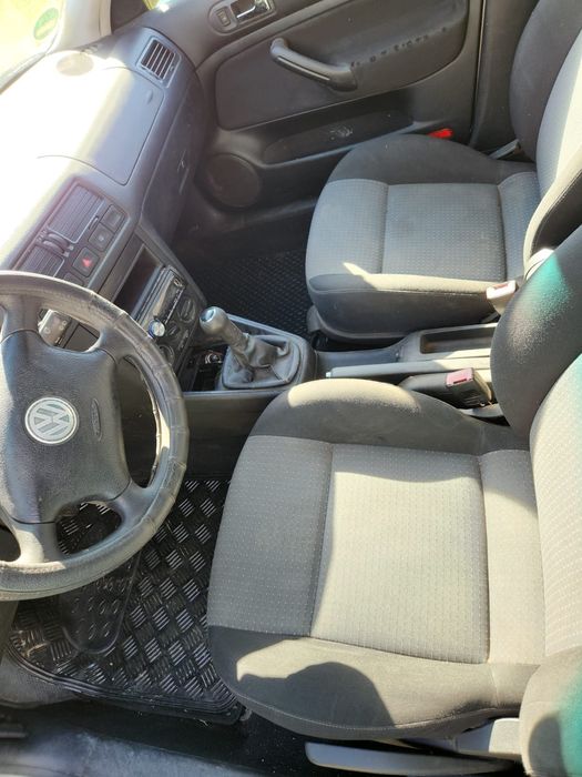 Vând Volkswagen golf