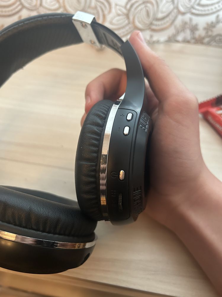 Wireless headphones