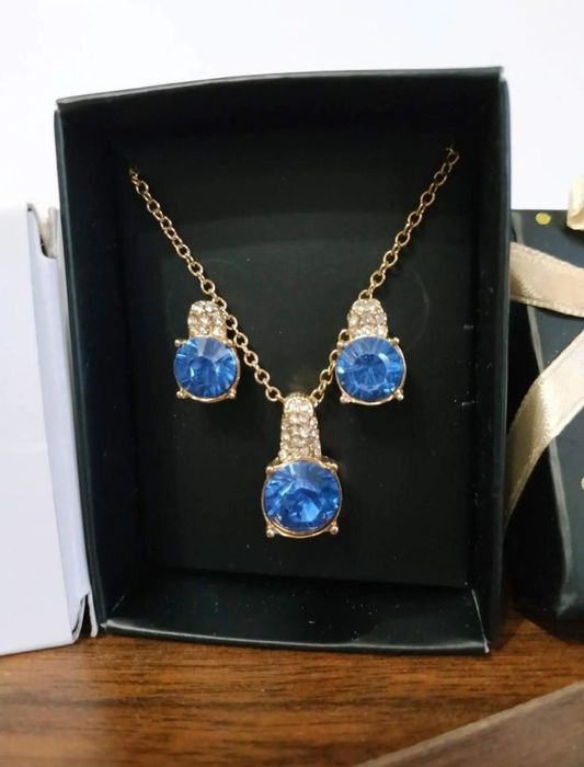 Бижутерия от  "AVON". Новая. См. всё фото.