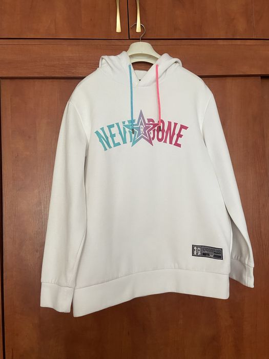 Белая худи с надписью