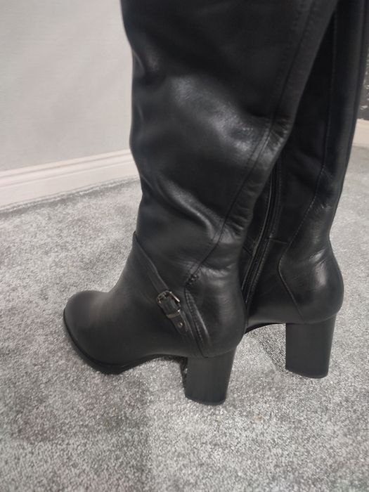 Длинные сапожки женские