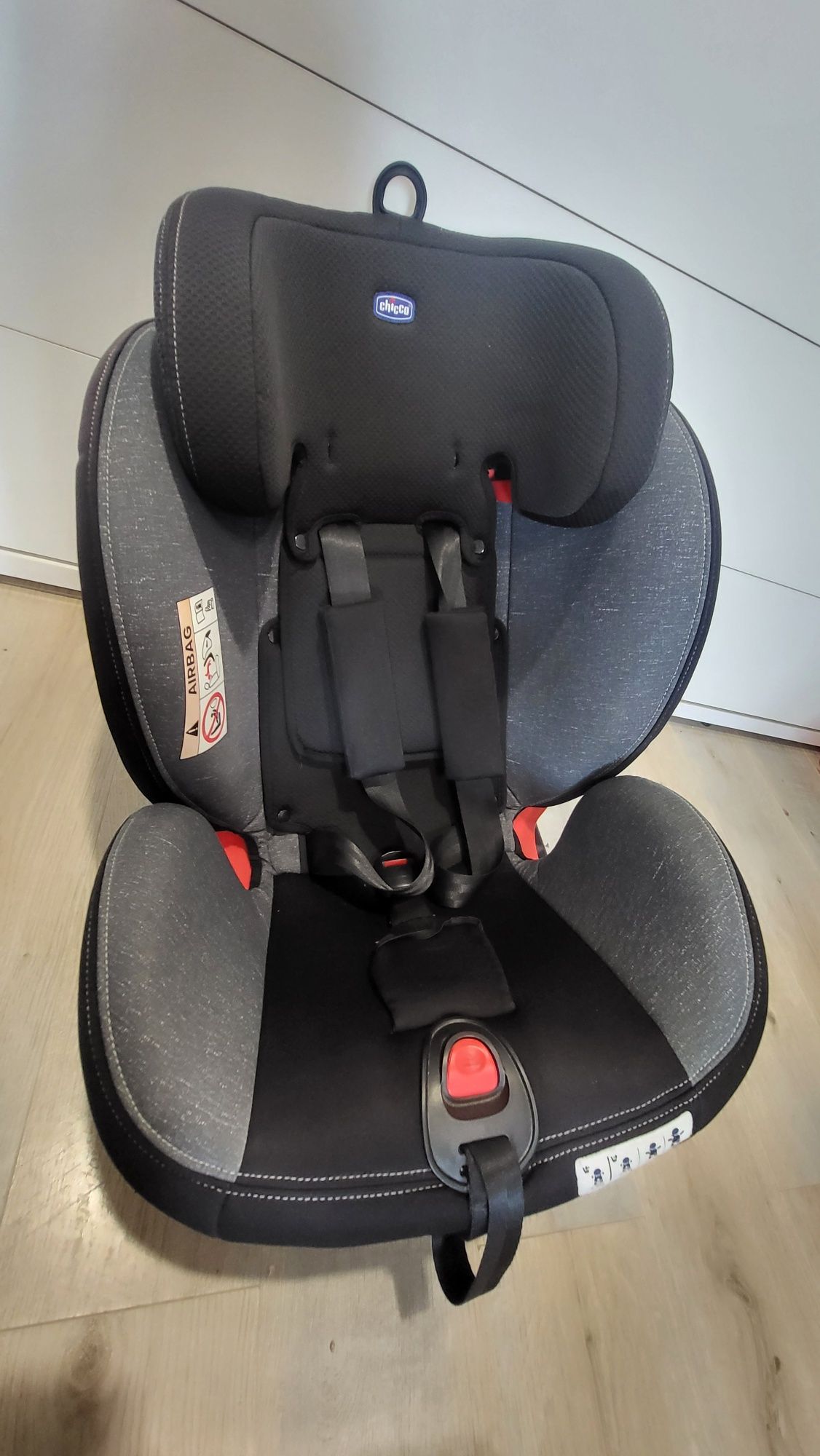 Vand scaun auto Chicco rotativ 360 , de la 0 la 36 kg!
Poziție de somn