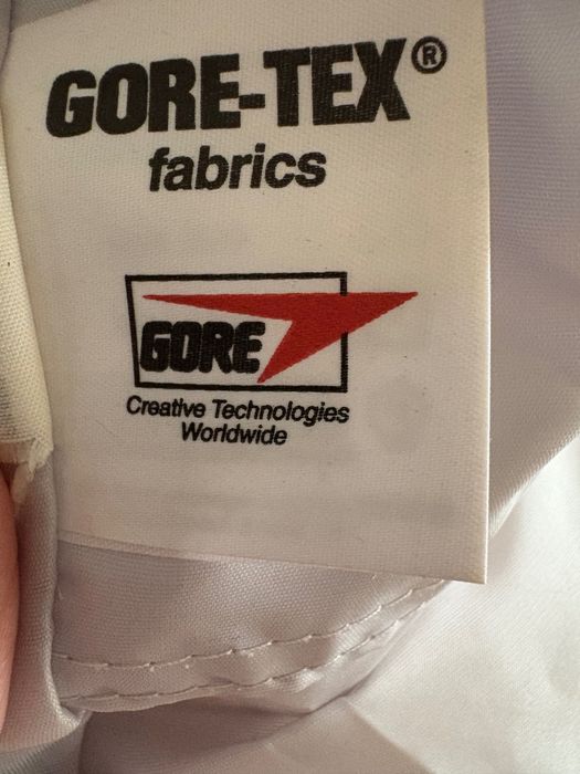 Geaca GORE-TEX Rosie UNISEX foarte frumoasa