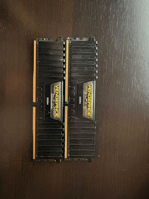 RAM Corsair Vengeance 2x 16GB DDR4 2400 MHz STARE PERFECTA