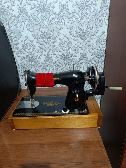 Продам швейную машинку