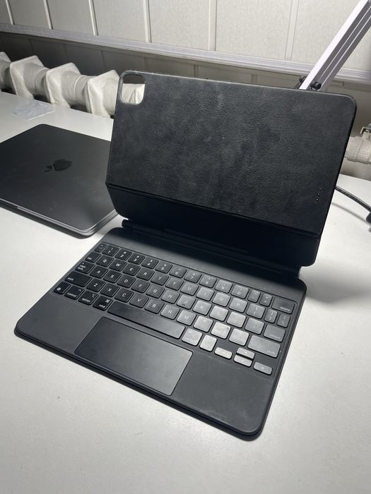Оригинальная клавиатура для iPad Pro 11 2021