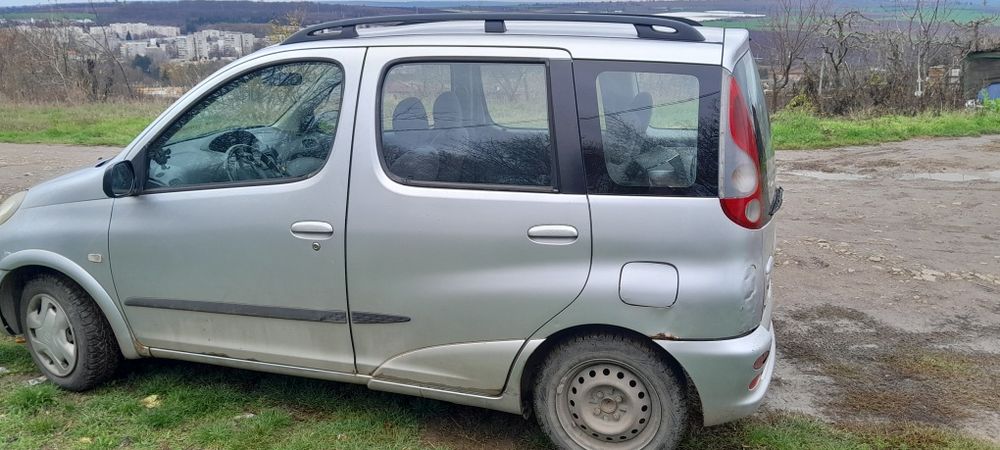 Toyota Yaris Verso 
Колата е с два ключа ,застраховка