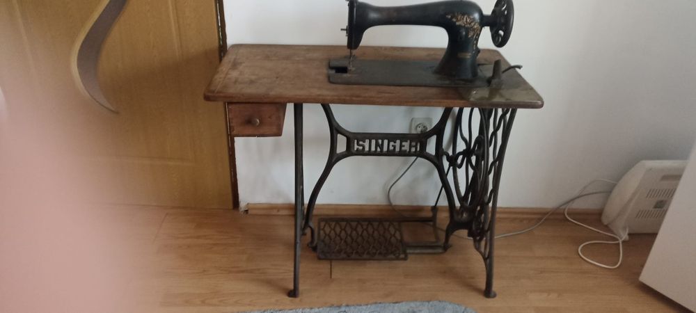 Vand mașină de cusut pentru piese și fier