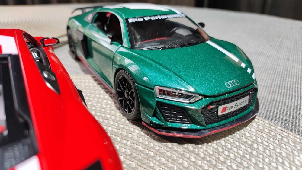 Метални колички Audi R8. Мащаб 1:24.