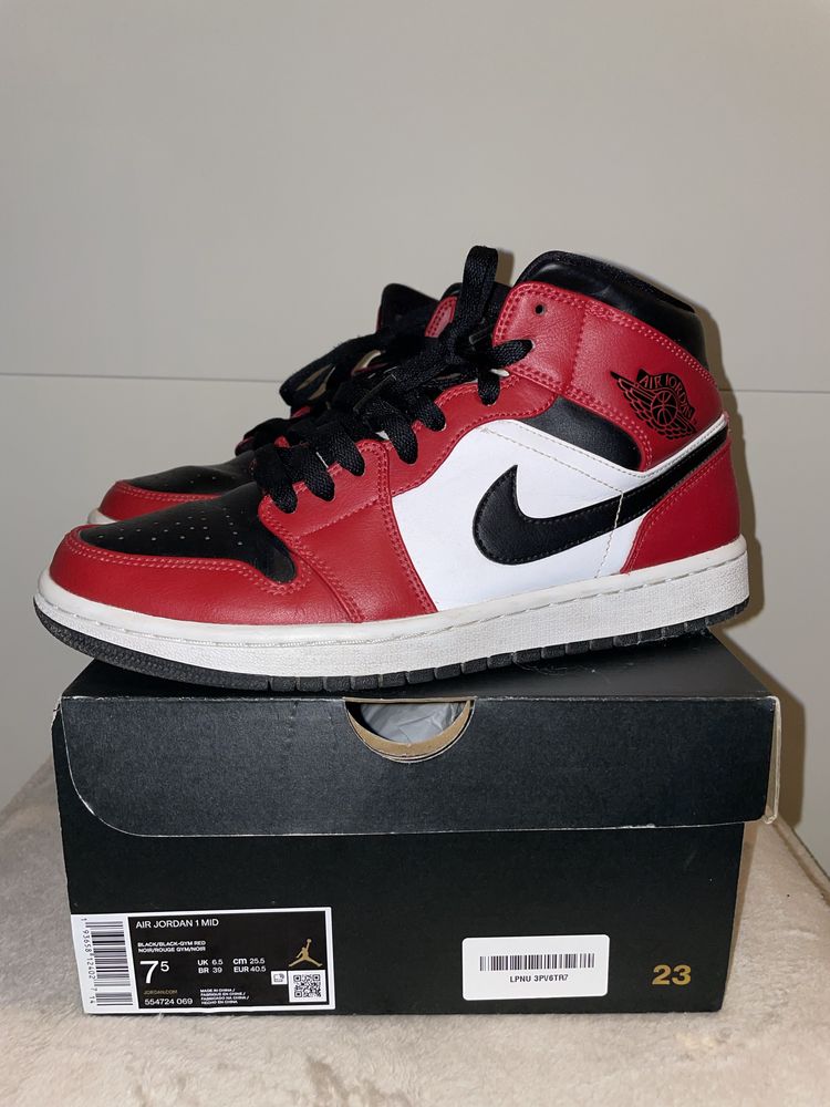 Jordan Mid One Chicago Black Toe Black Gym Red Noir marimea 40.5