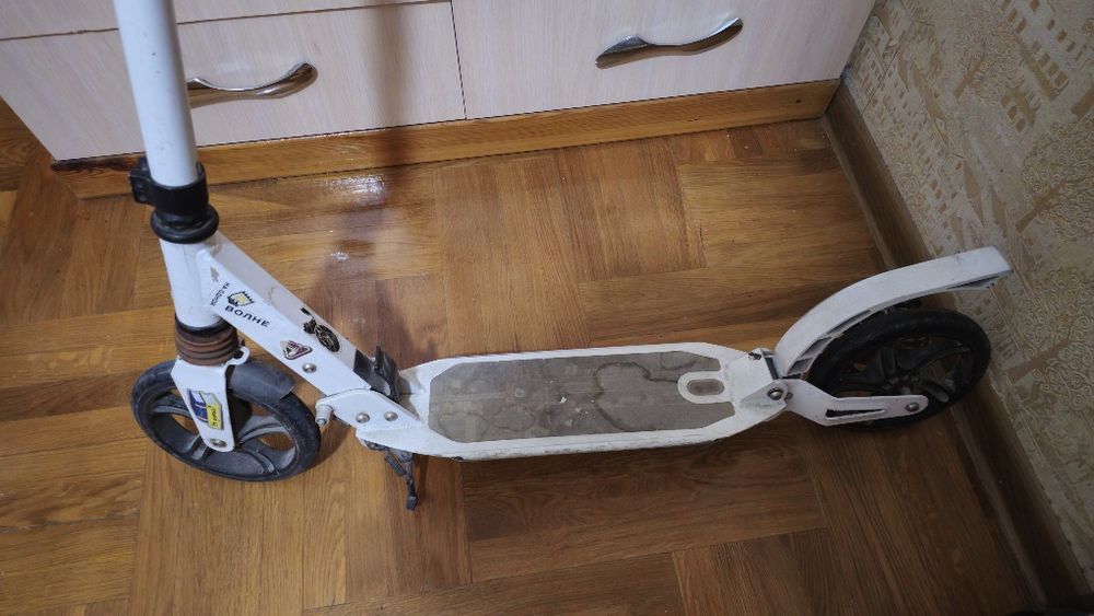 Продаётся самокат в хорошем состоянии,  выдерживает 150 килограмм.