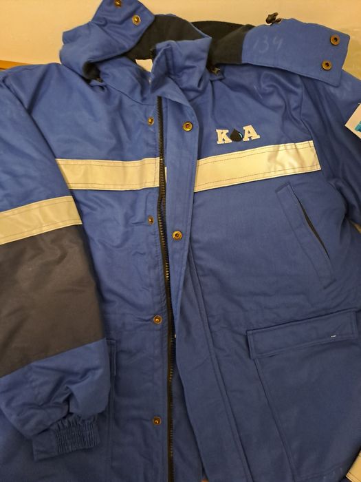 Продам зимнию спец одежду