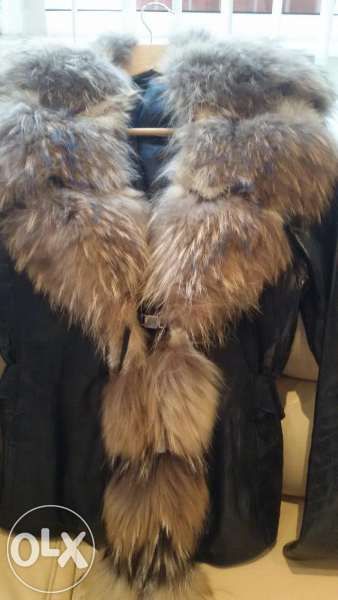 Стилно дамско кожено яке с яка от лисица