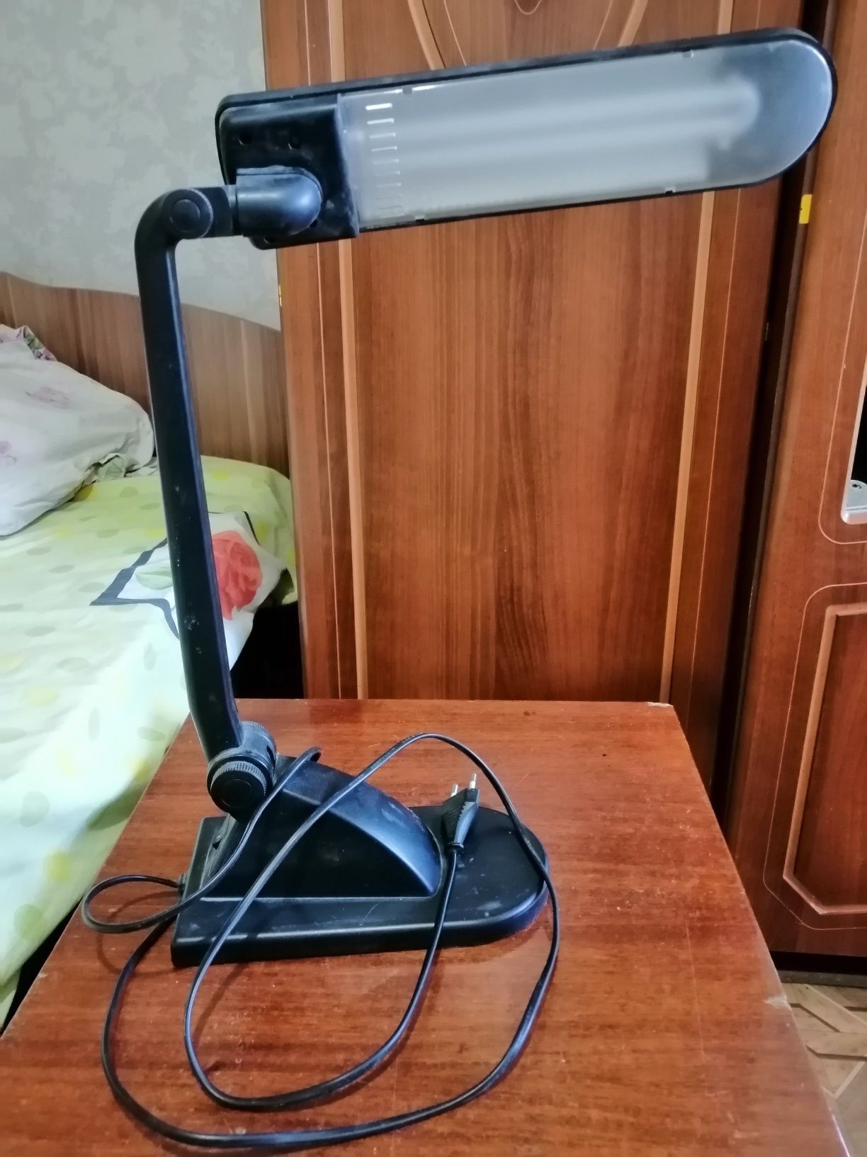 Продам настольную лампу