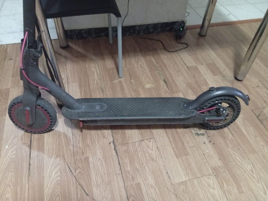 Xaomi pro2 funcționează perfect autonomie 45 km viteza 25 km cu limita