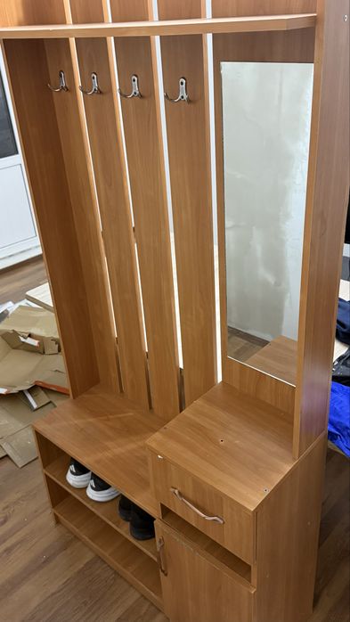 Прихожный шкаф.