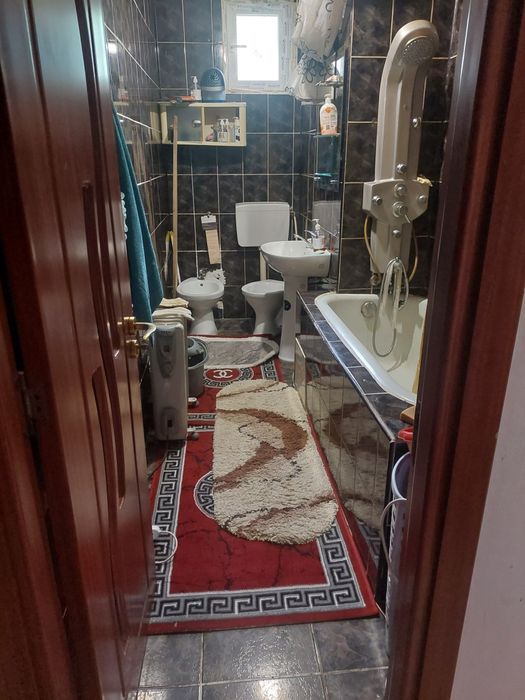 Vând apartament zona Uricani