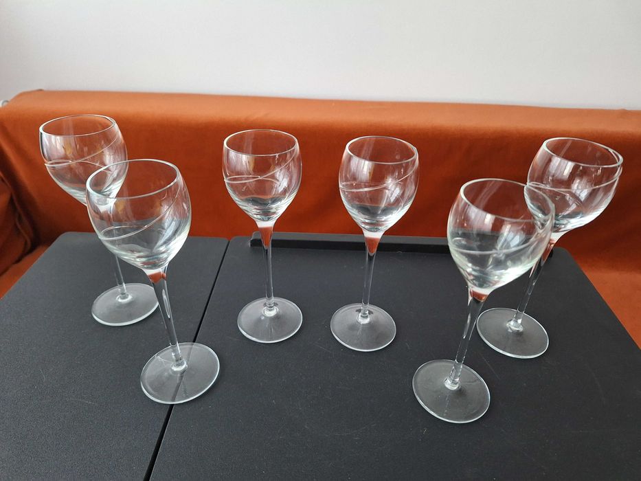 Pahare vechi cu picior inalt, buc=6, model deosebit