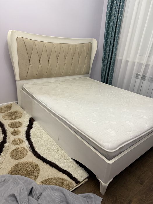 кровать двуспальная с подьемным механизмом с матрасом