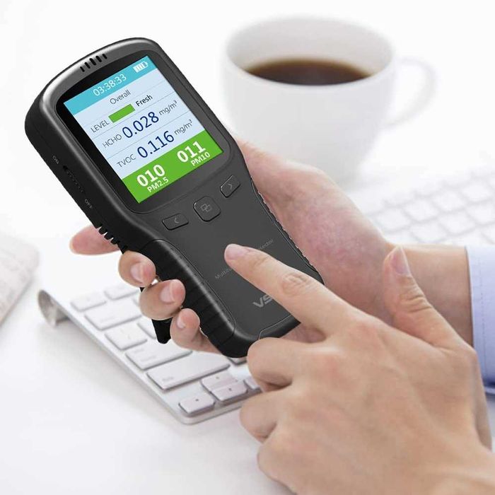 Aparat de masurat calitatea aerului: PM2.5 / PM10 / TVOC / HCHO