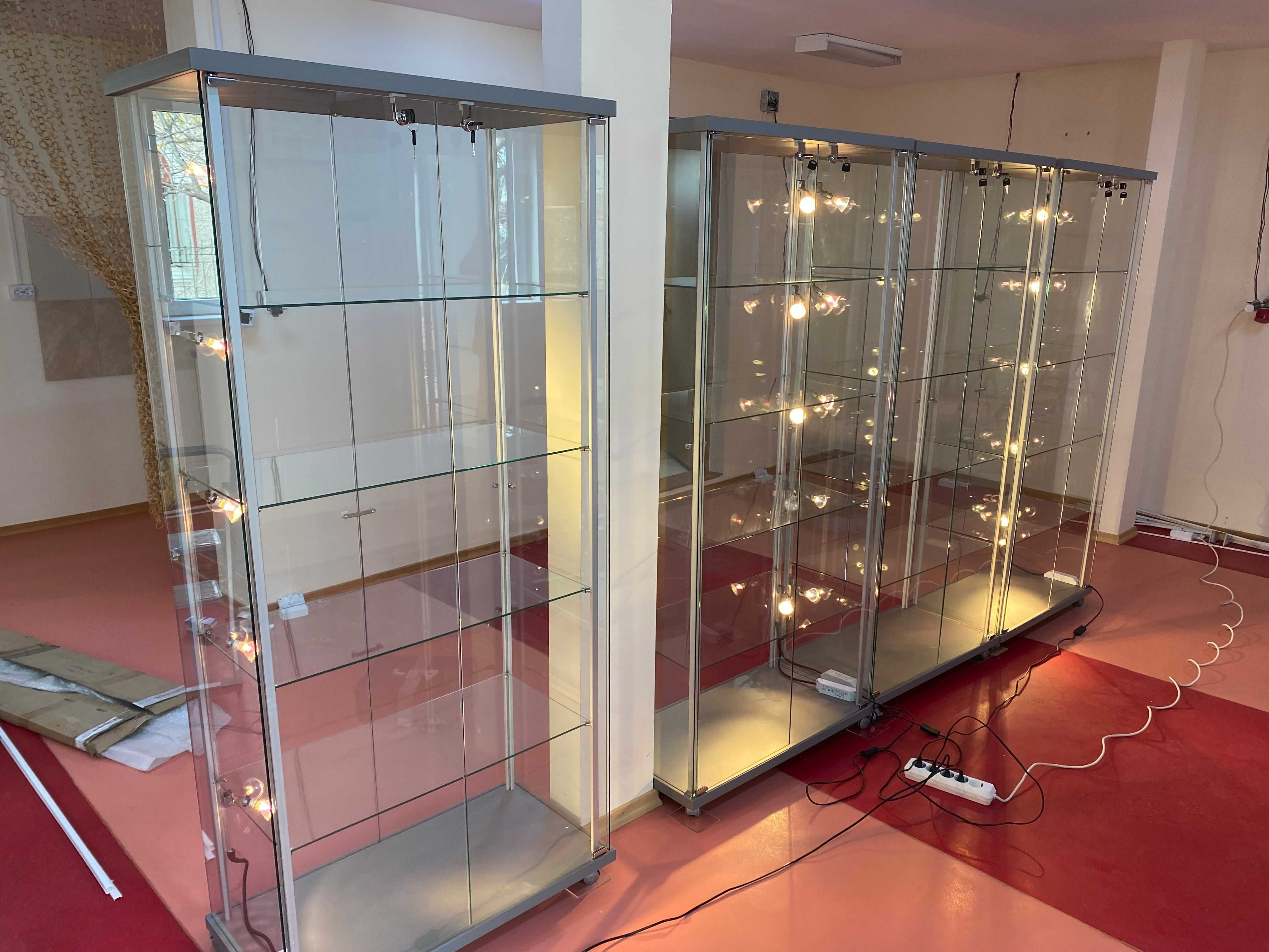 Vitrine machete, sticla sau plexi,cu inchidere si lumini