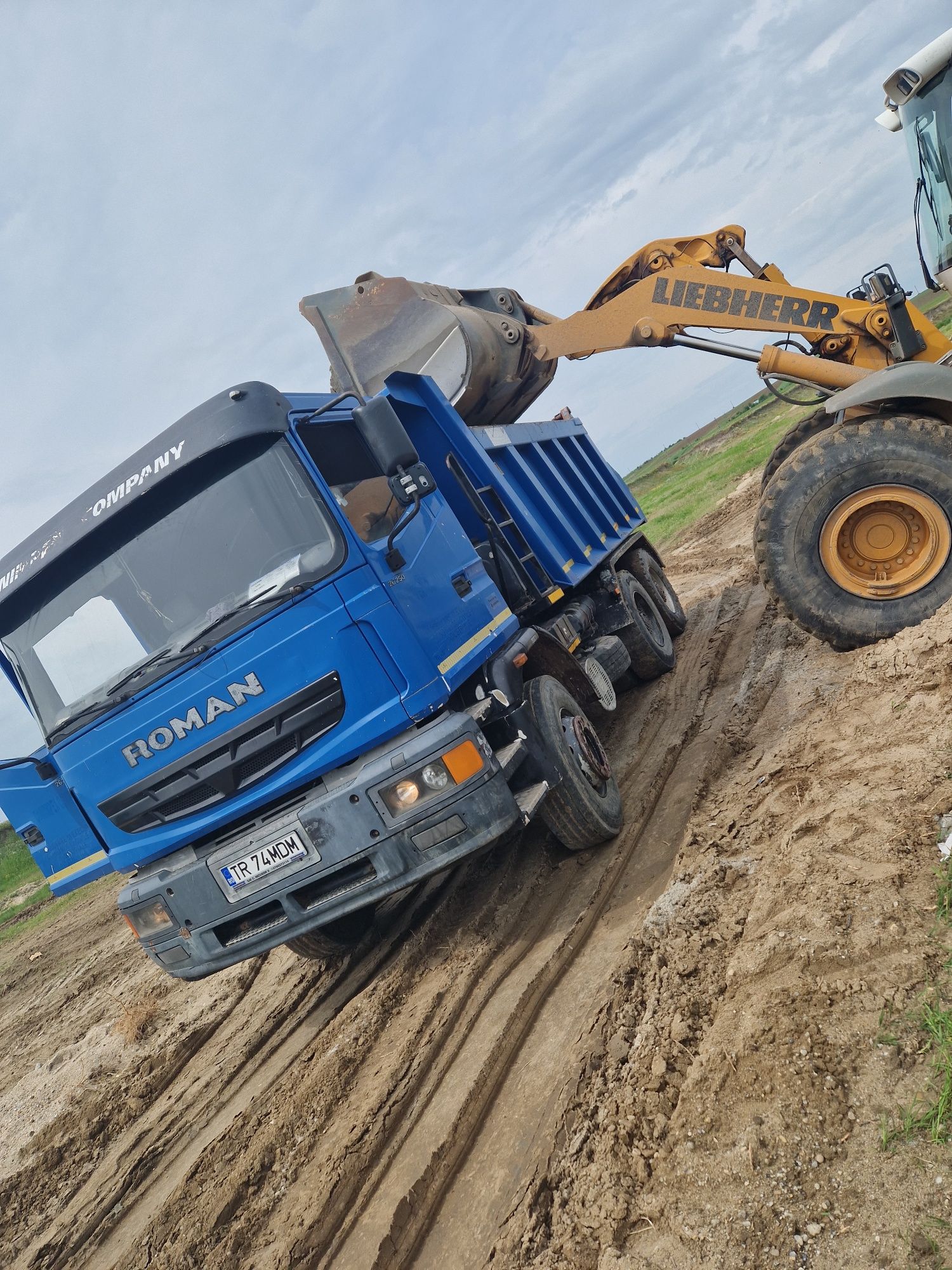 Transpor nisip, balastru ,sorturii + buldoexcavator  de inchiriat