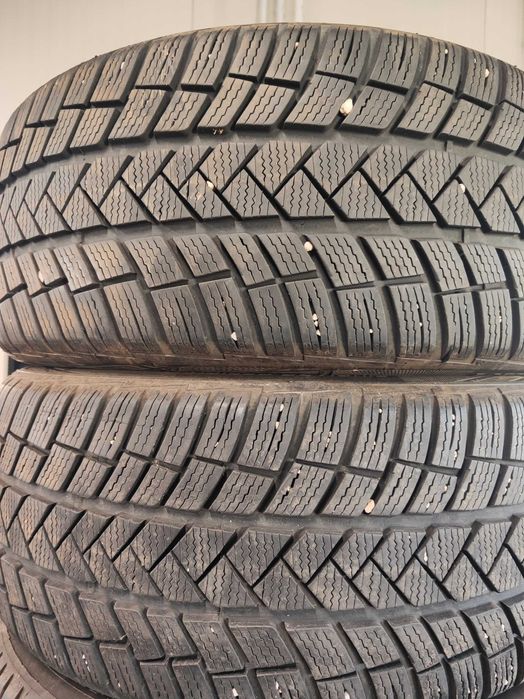 2бр.зимни гуми 225/45/18 Vredestein