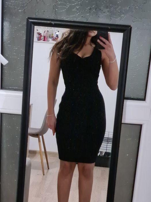 Разкроена черна рокля – XS – 20 лв