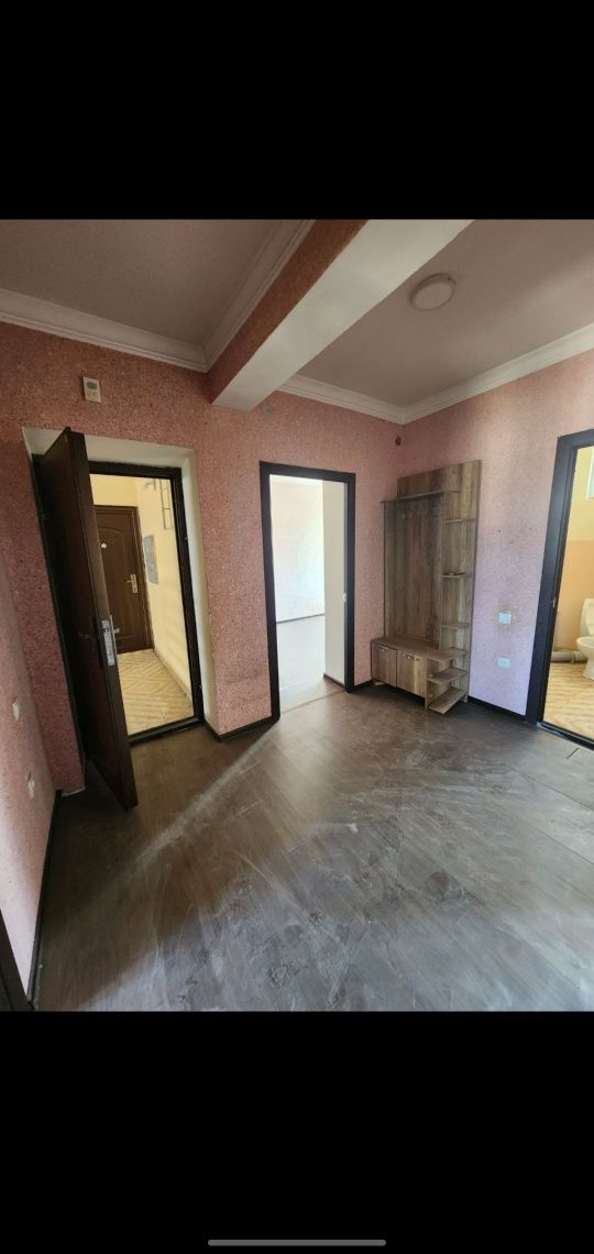 Продаю трехкомнатную квартиру. Уч хонали квартира сотилади