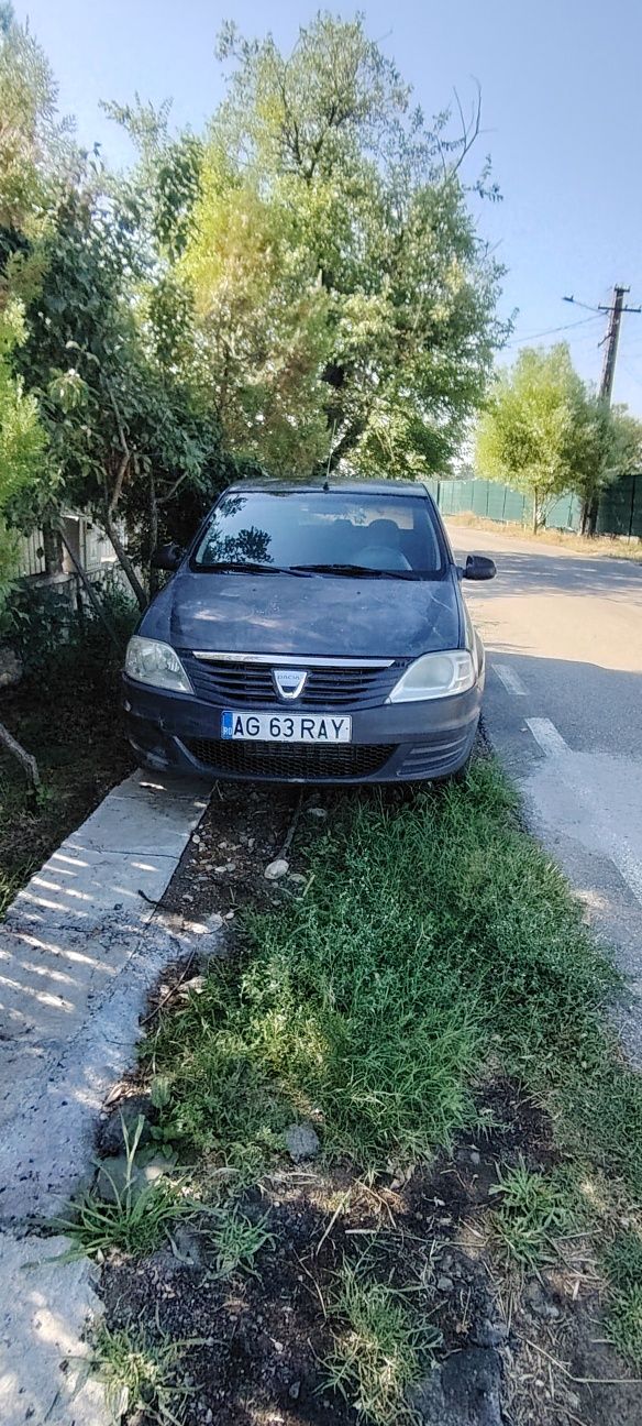 Vând Dacia Logan