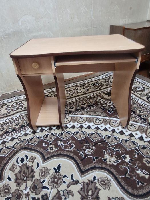 Продаётся компьютерный стол