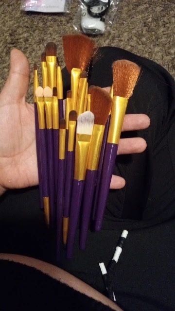 Комплект от 18 професионални четки за грим MAANGE