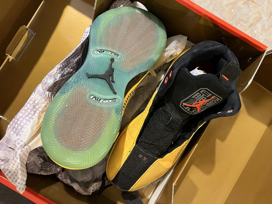 Продам новые оригинальные кроссовки Jordan