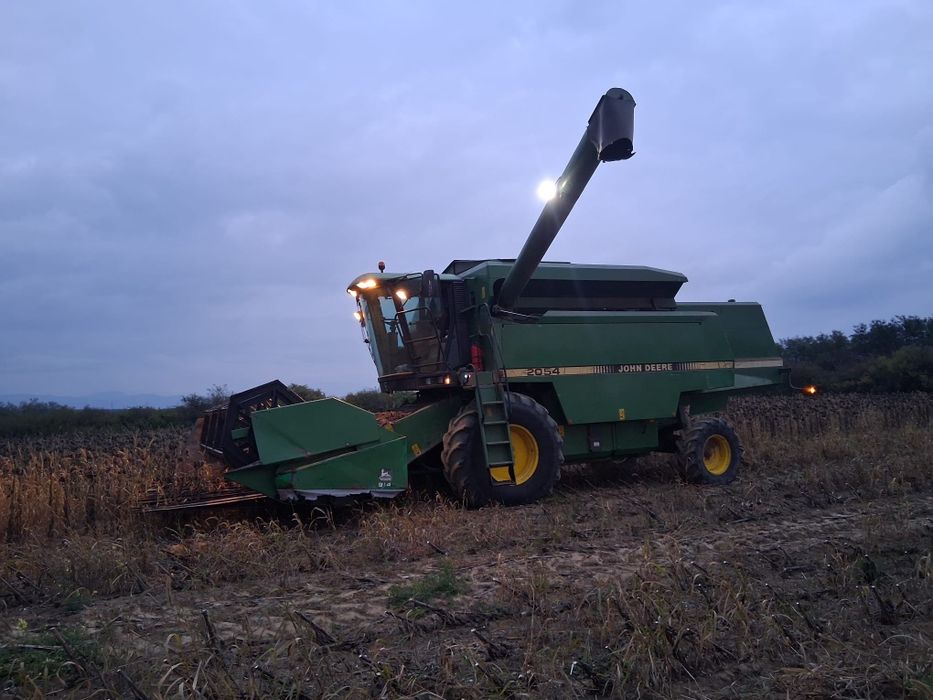 Vând combina john deere 2054 sau schimb cu tractor