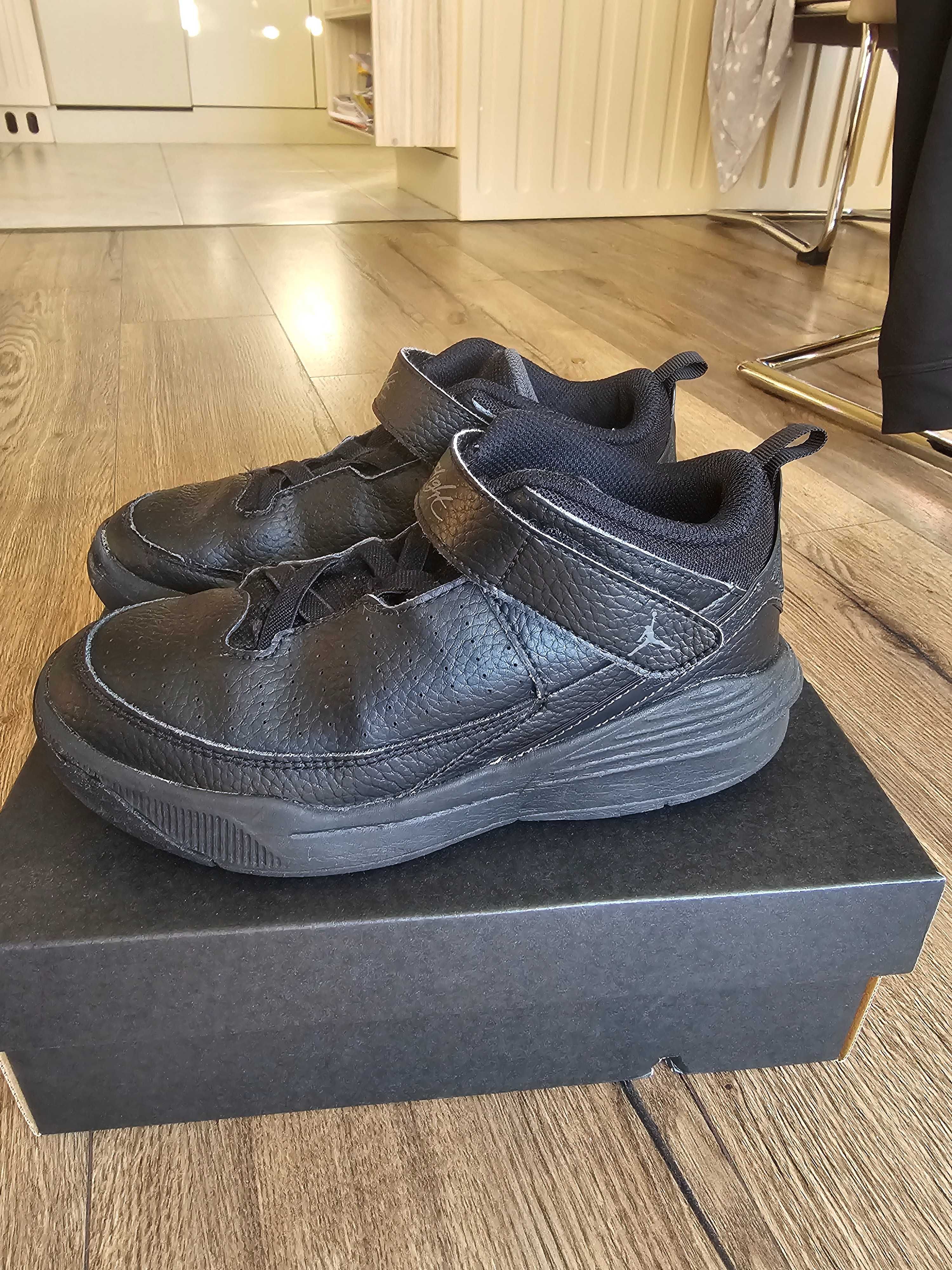 Детски маратонки Air Jordan Max Aura 5, номер 33.5