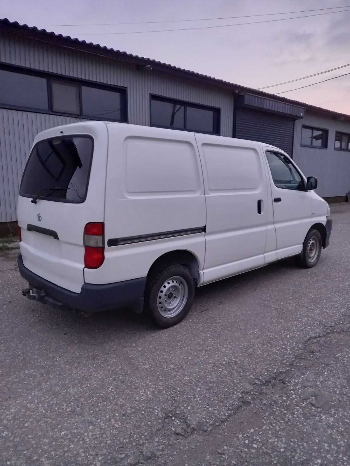 Toyota Hiace 2,5 d4d 4x4 перфектен обслужен без забележки