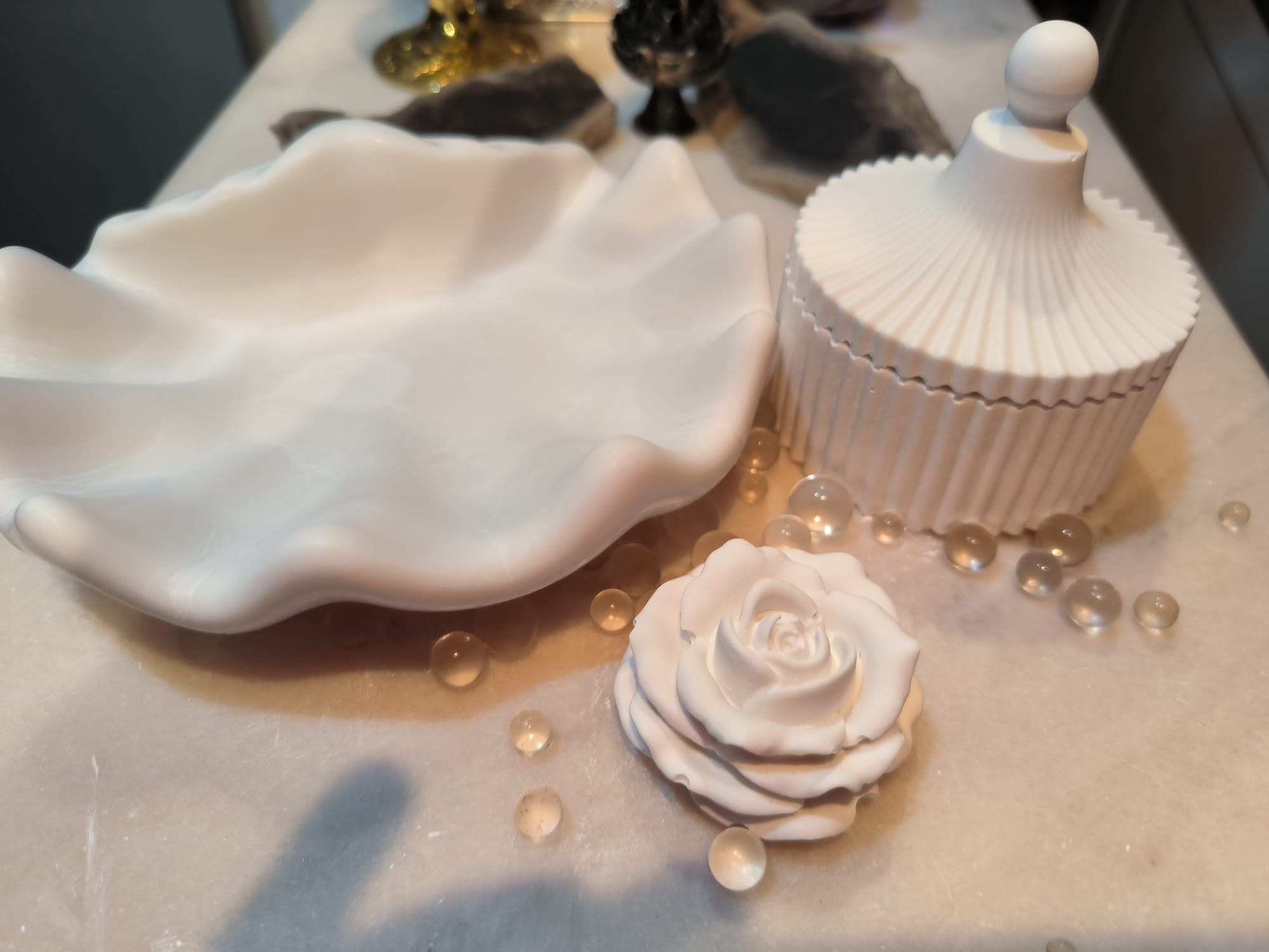Hand made din ceramica alba obiecte