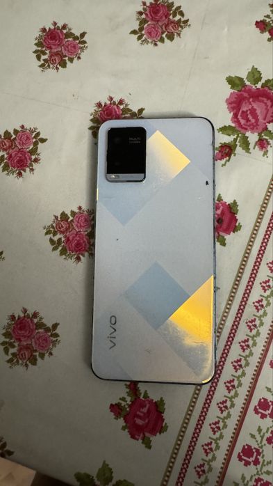 Смартфон Vivo y21