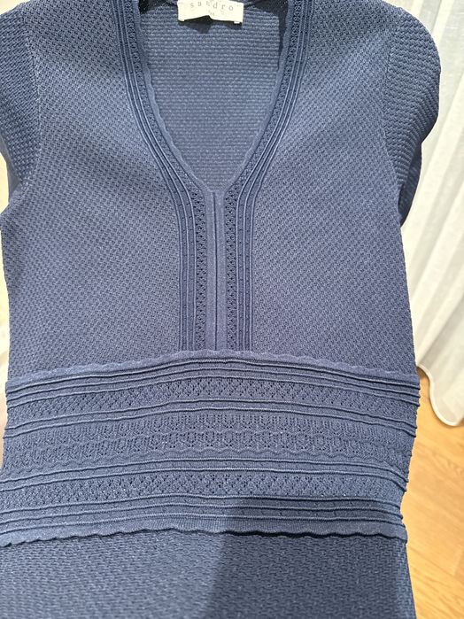 Тъмно синя плетена къса рокля Sandro